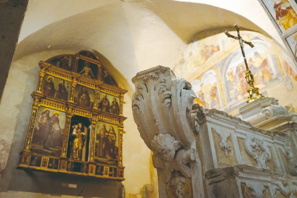 interno_chiesa Pietrapertosa - chiesa di San Francesco